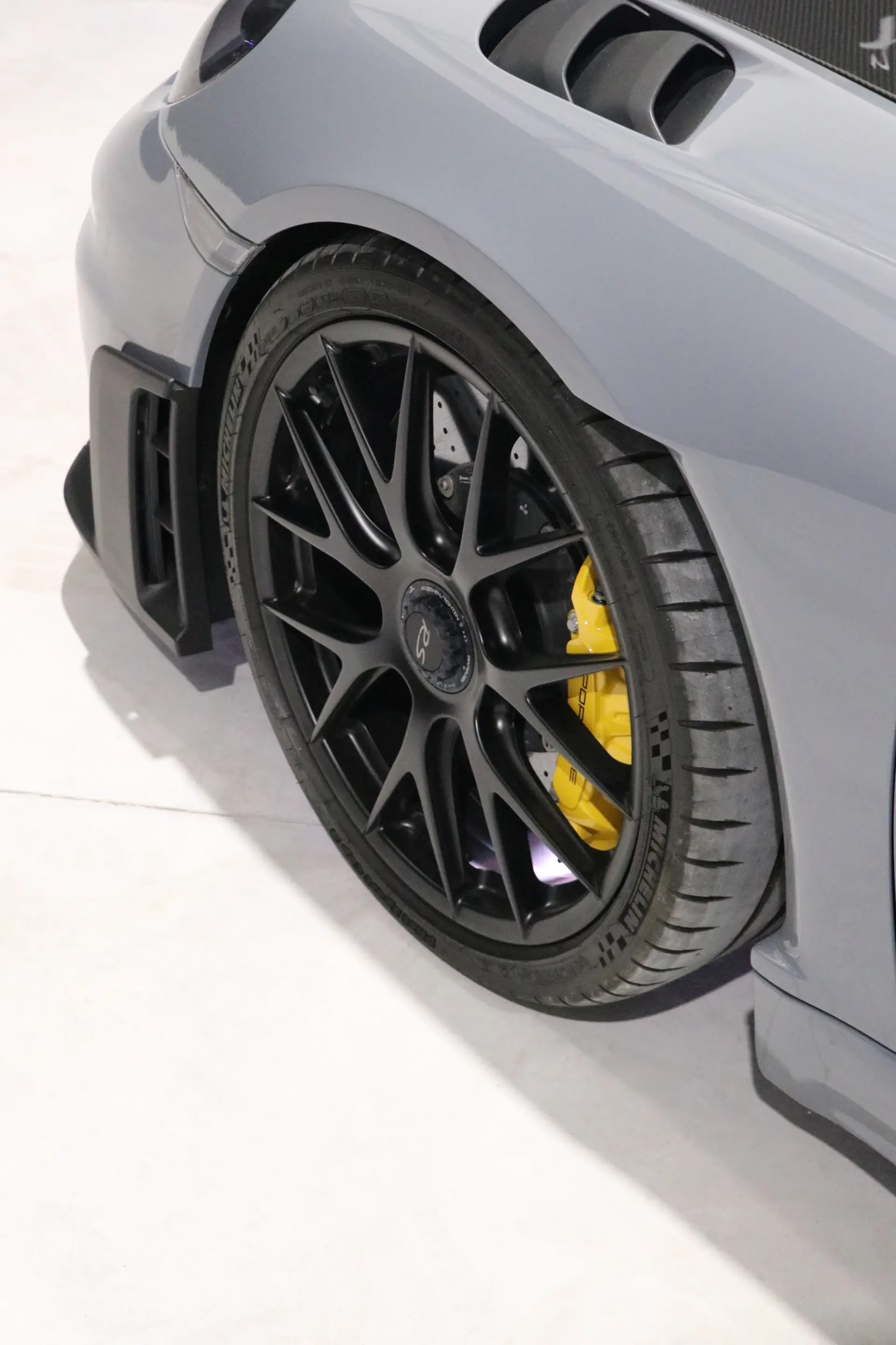 Porsche 718 Cayman 8