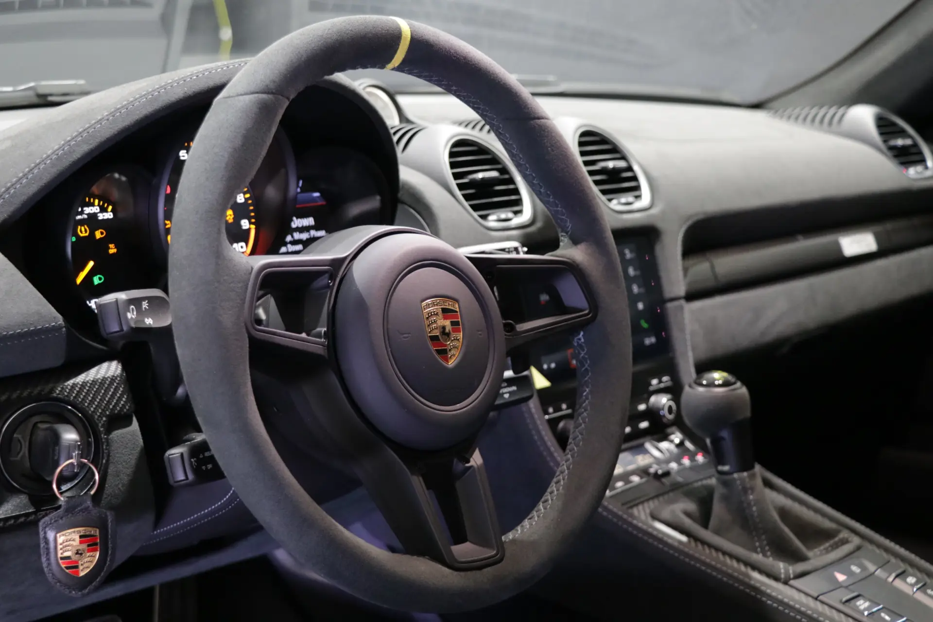 Porsche 718 Cayman 18