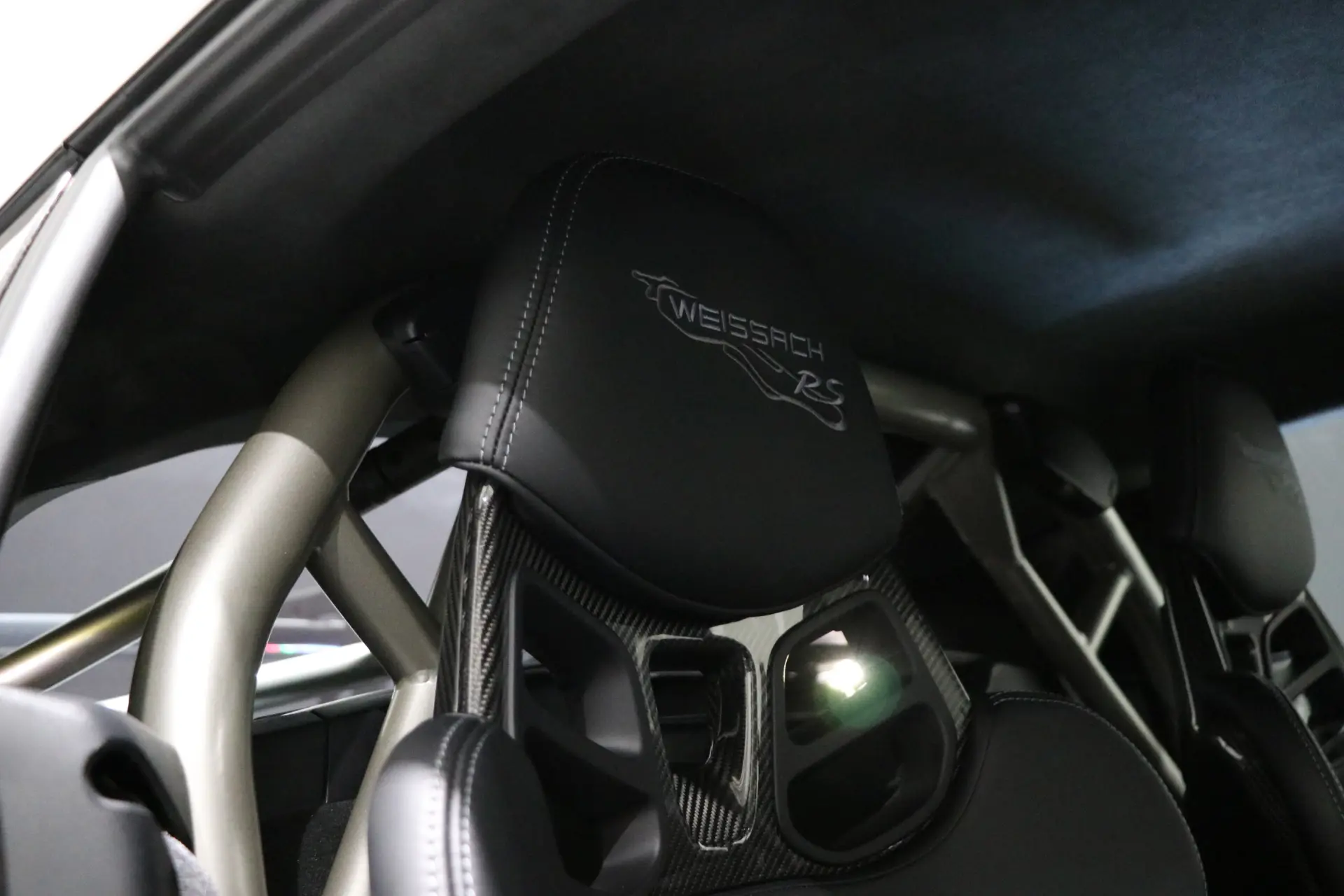 Porsche 718 Cayman 29