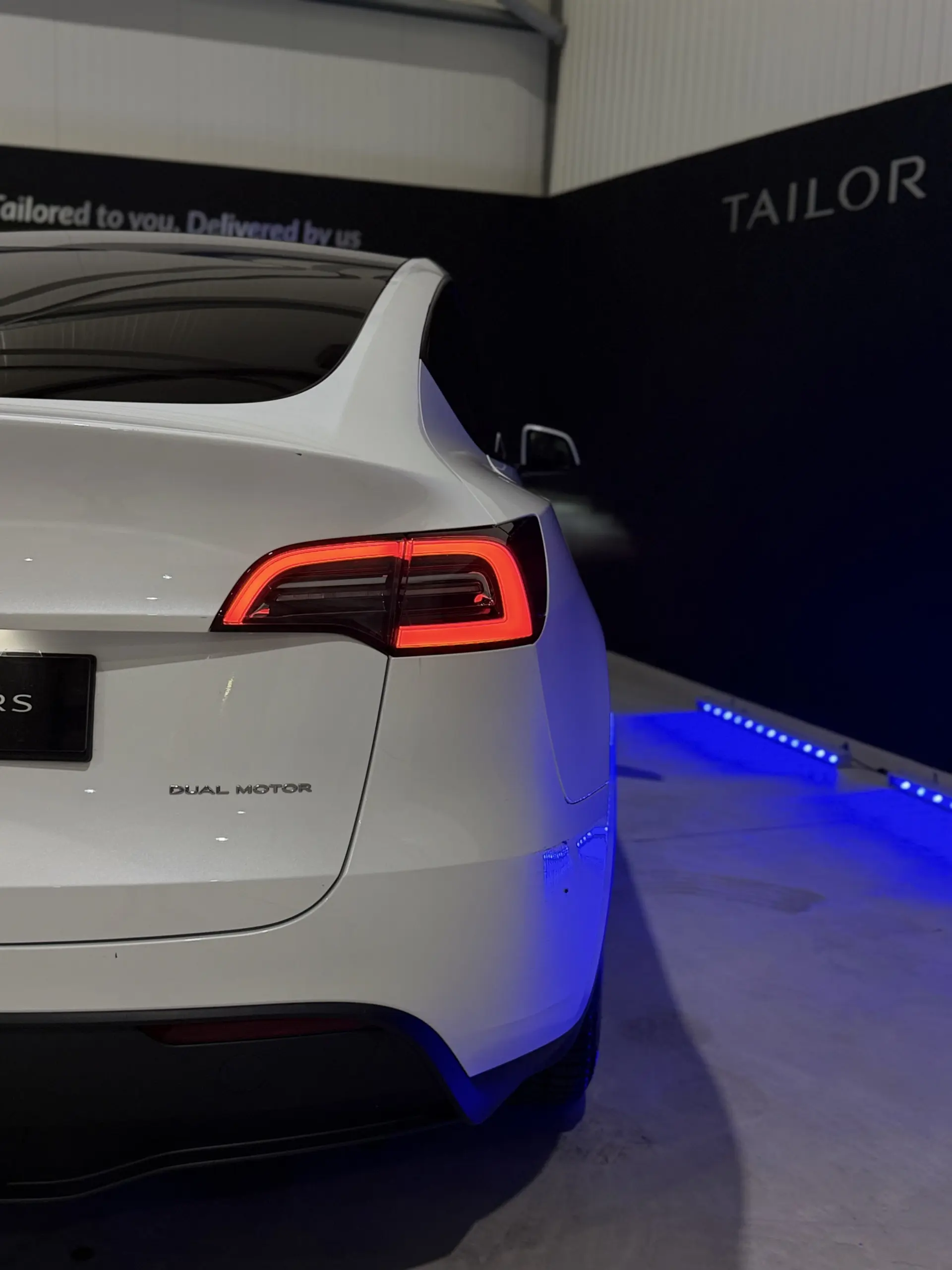 Tesla Model Y Long Range Dual Motor AWD 5