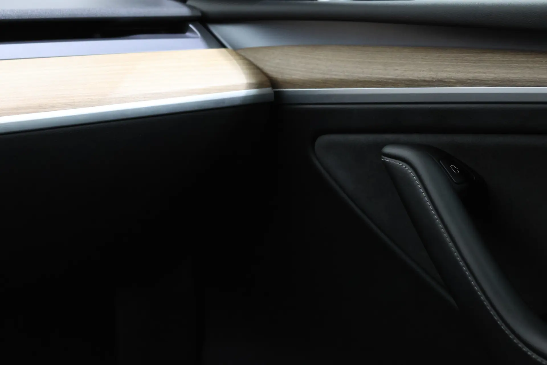 Tesla Model Y Long Range Dual Motor AWD 29