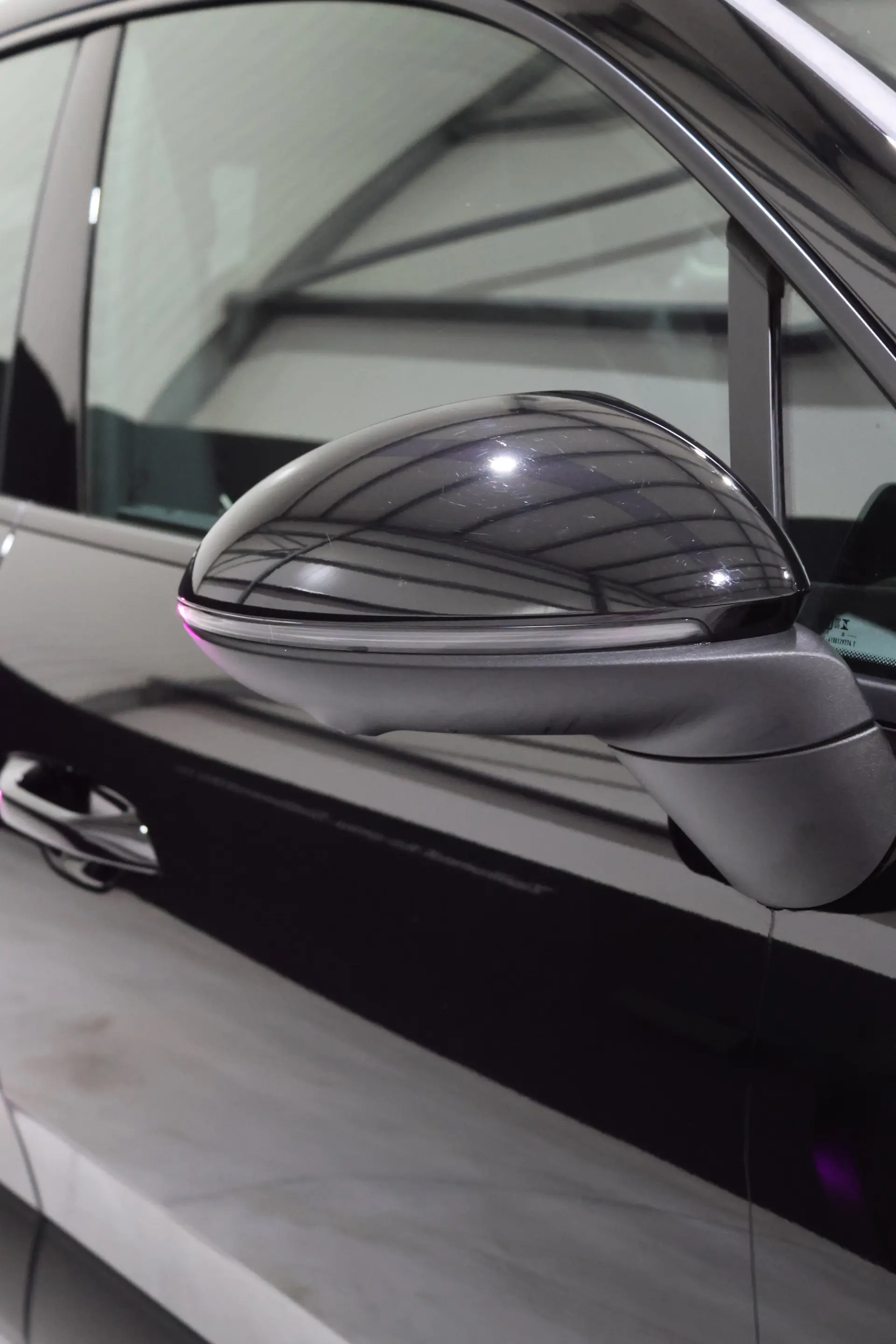 Porsche Macan Electric 8