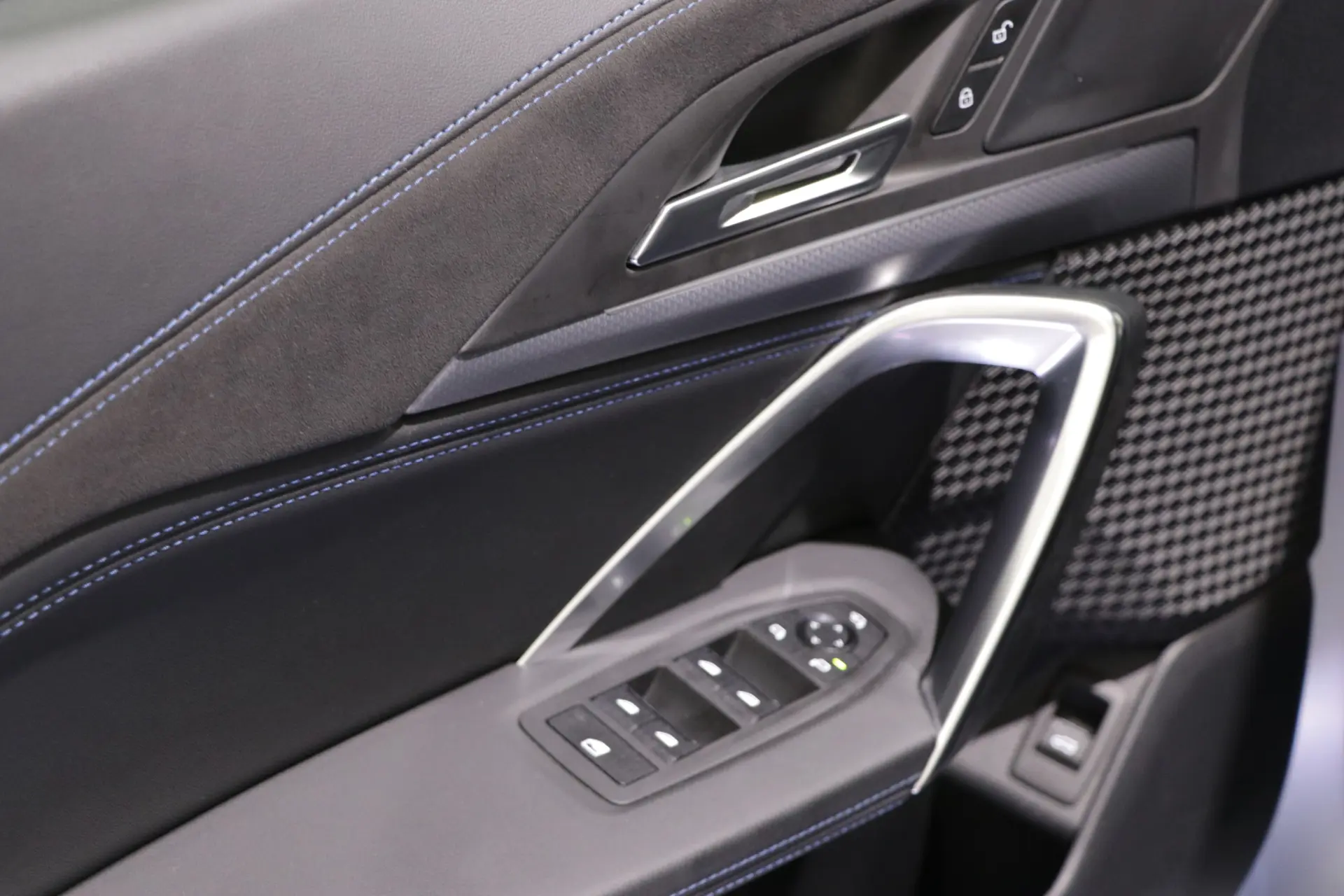 BMW iX2 eDrive20 Pack Desportivo M Pro 17