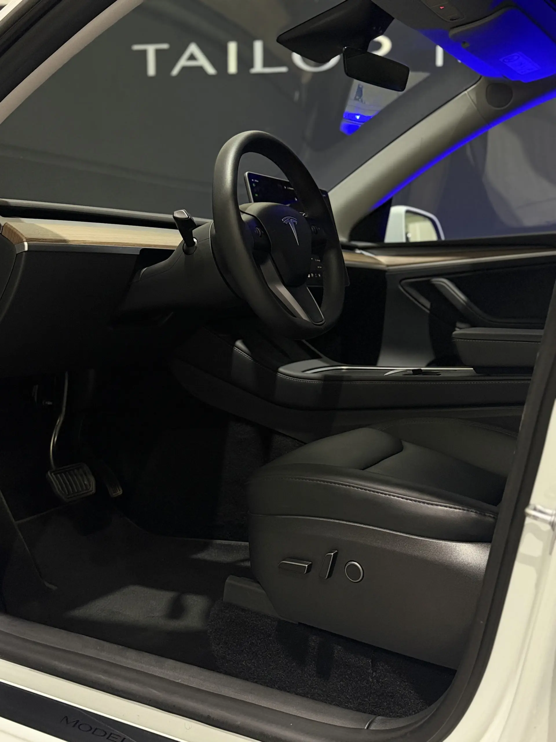 Tesla Model Y Long Range Dual Motor AWD 14