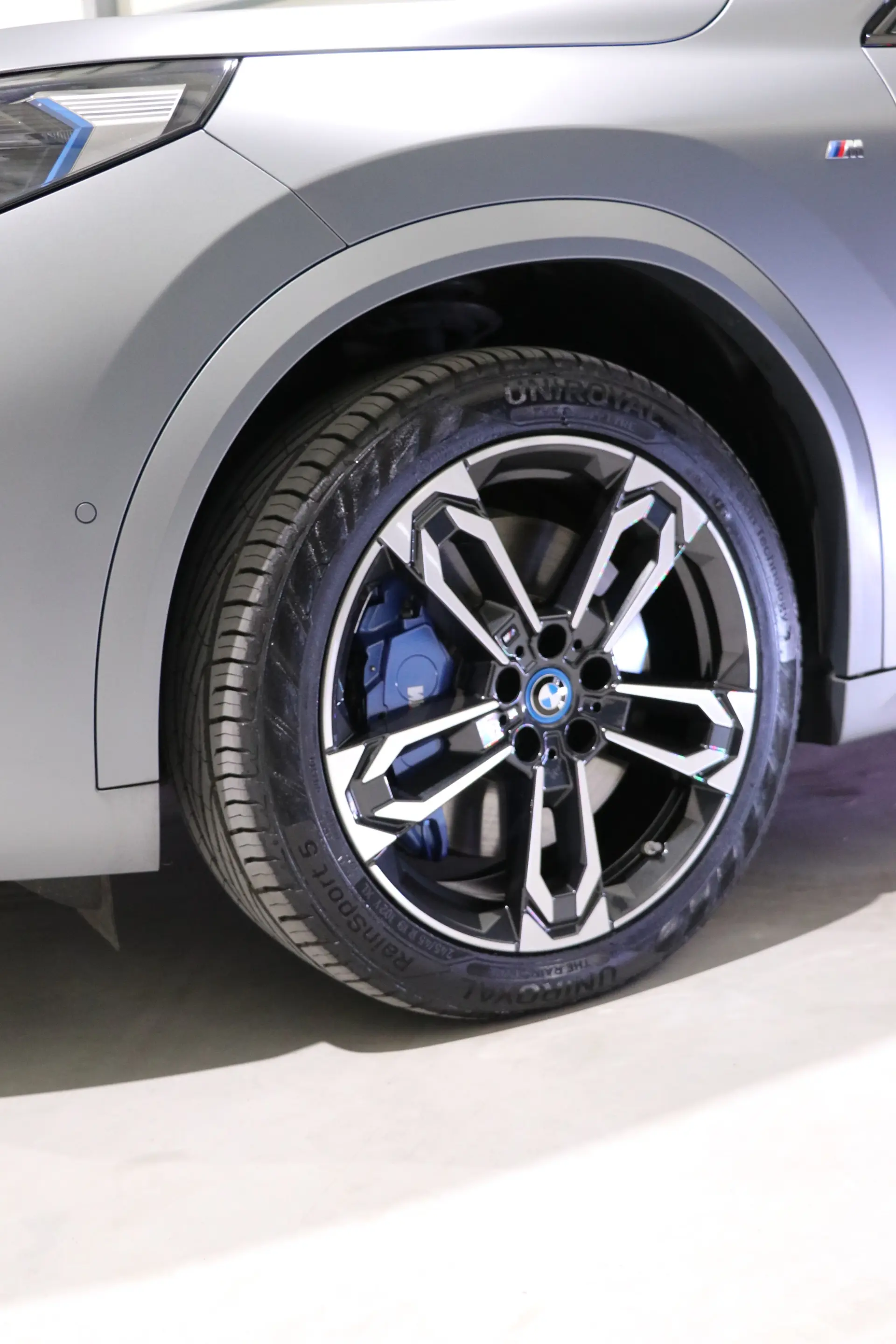 BMW iX2 eDrive20 Pack Desportivo M Pro 21