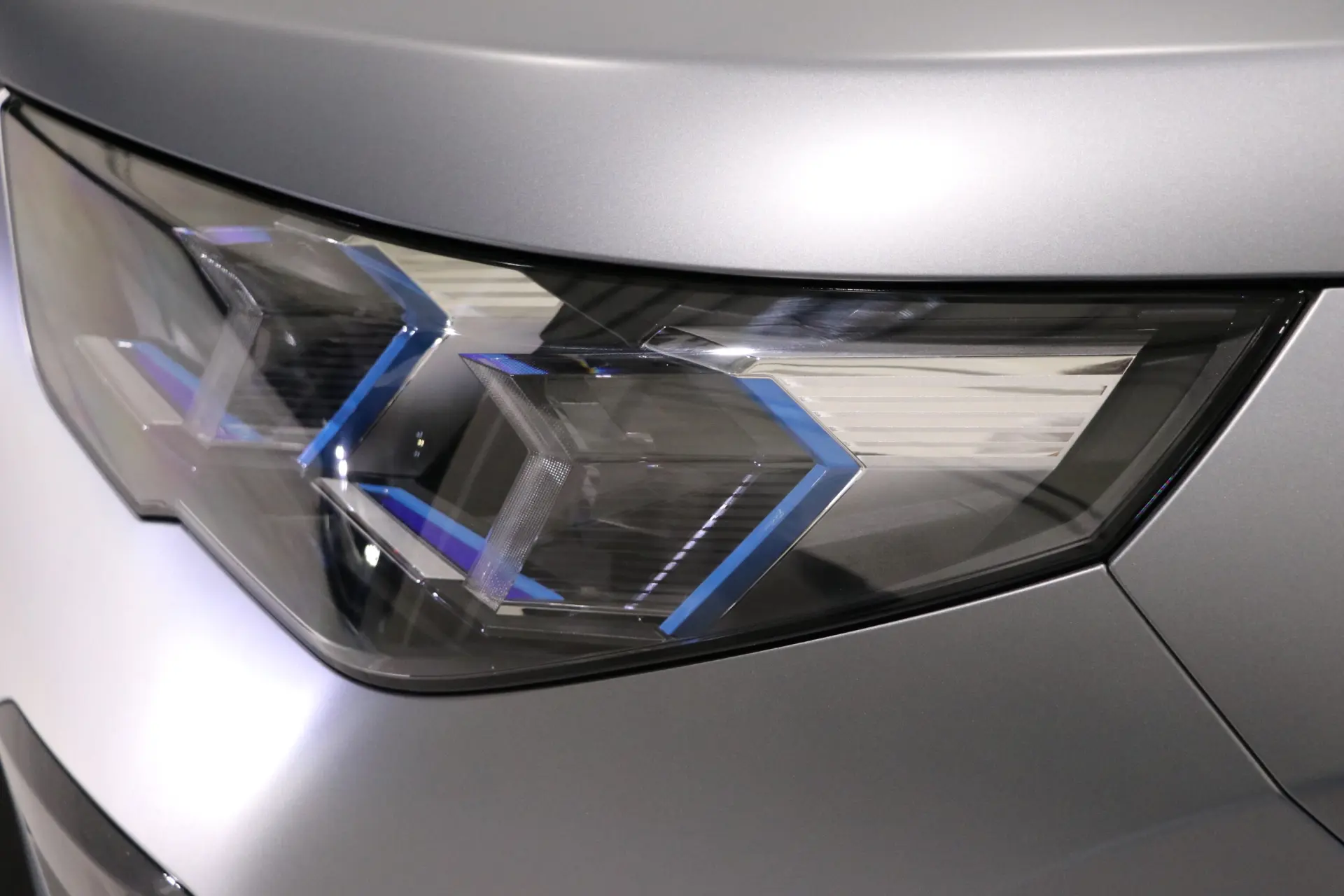 BMW iX2 eDrive20 Pack Desportivo M Pro 24