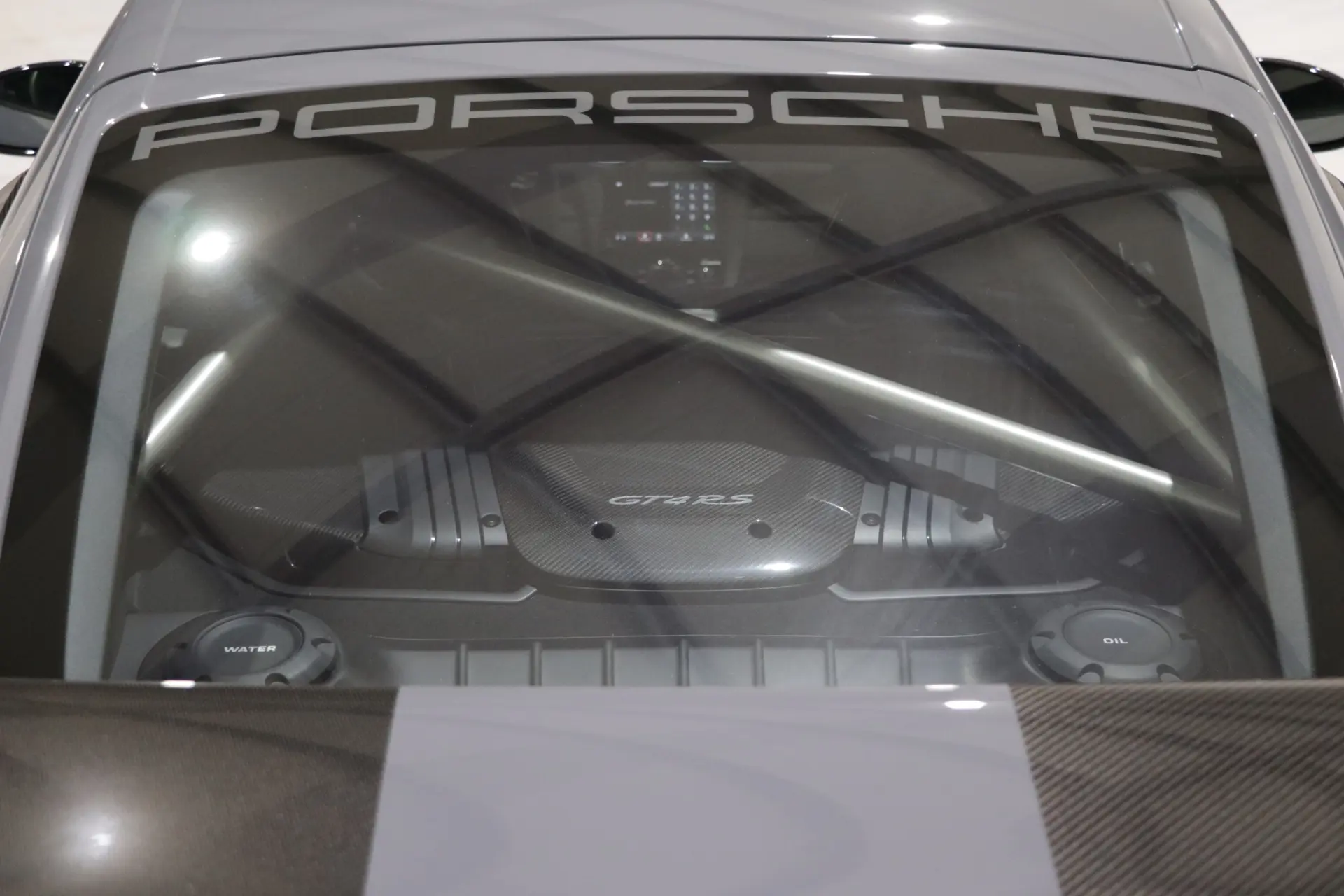 Porsche 718 Cayman 36