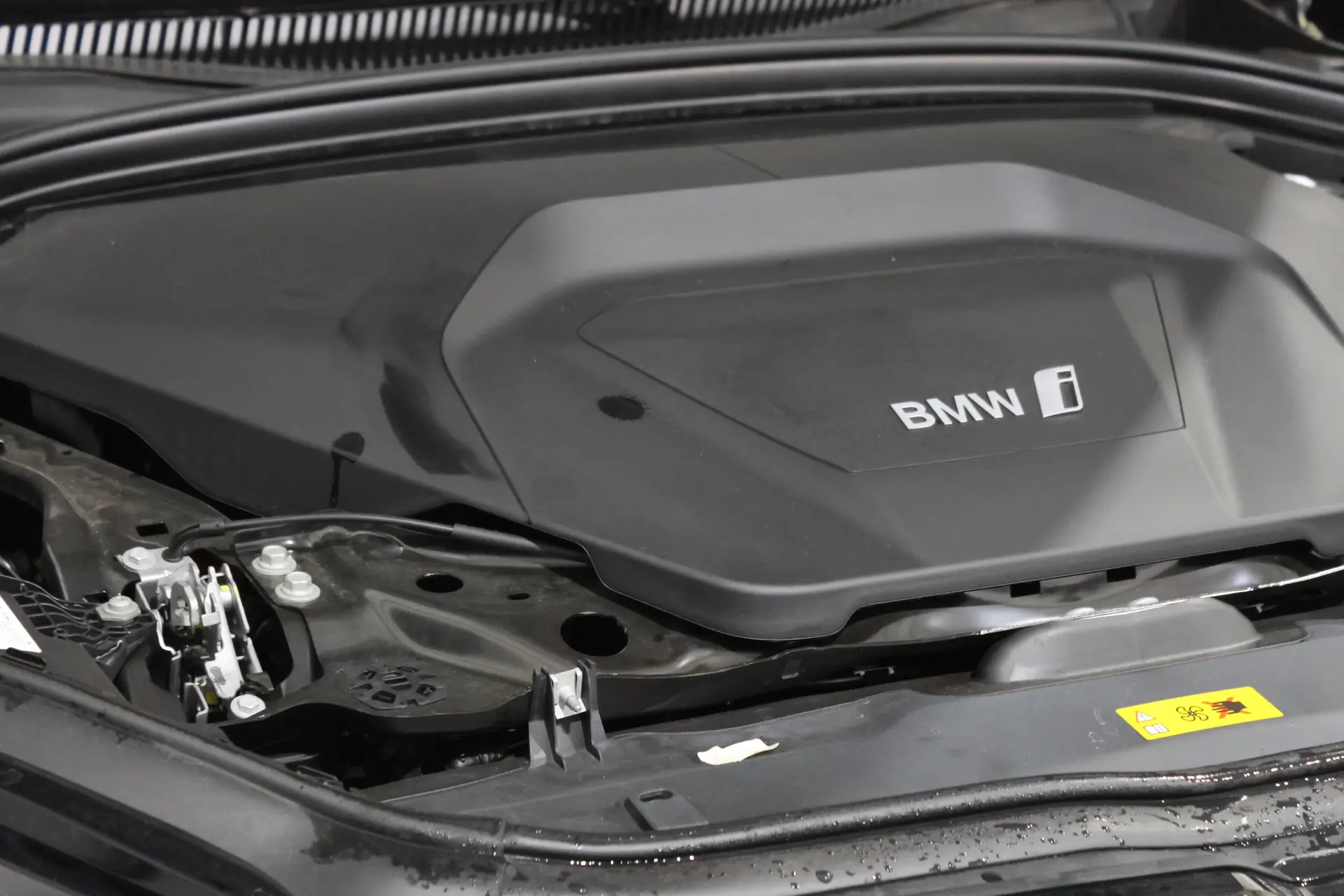BMW iX2 eDrive20 Pack Desportivo M 16