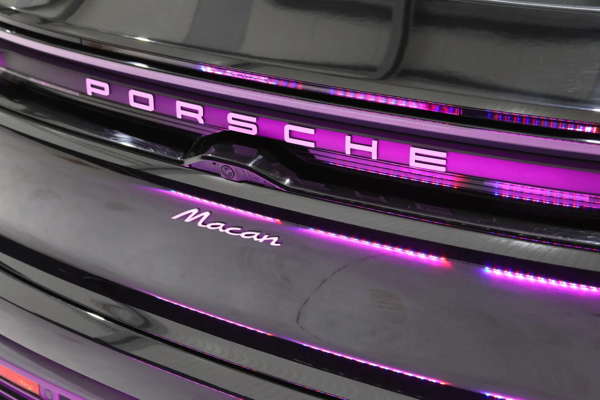 Porsche Macan Electric 9