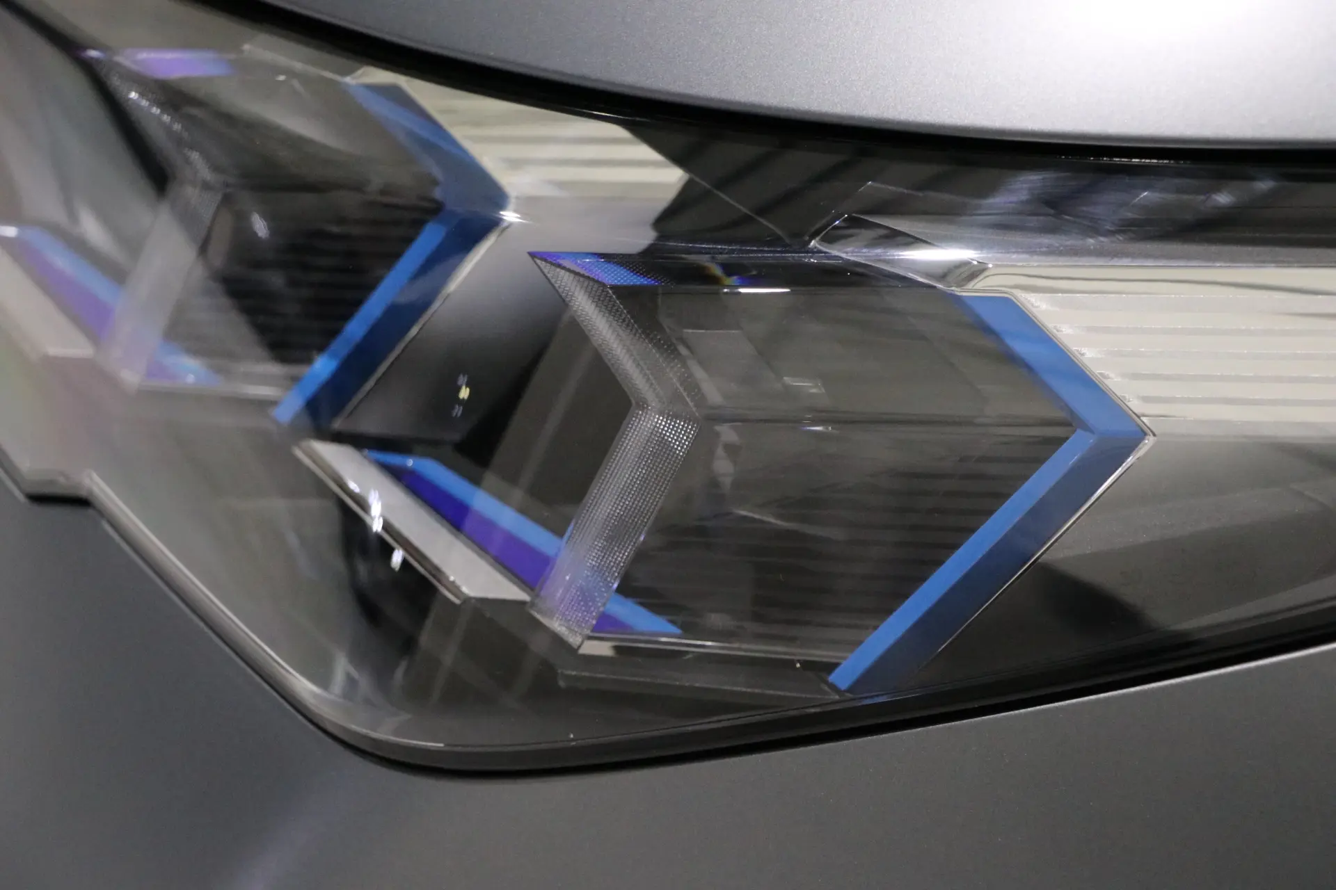BMW iX2 eDrive20 Pack Desportivo M Pro 22