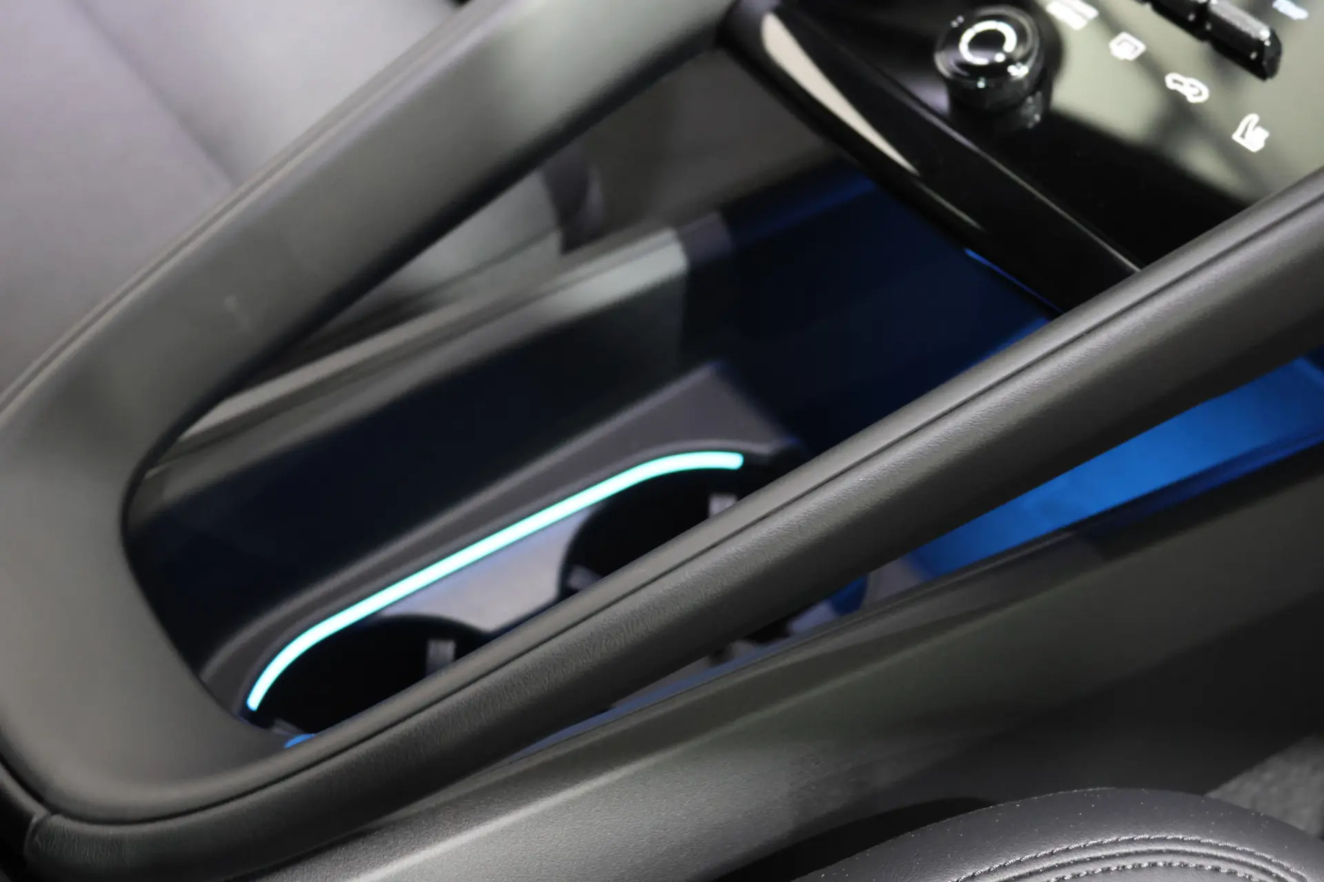 Porsche Macan Electric 23