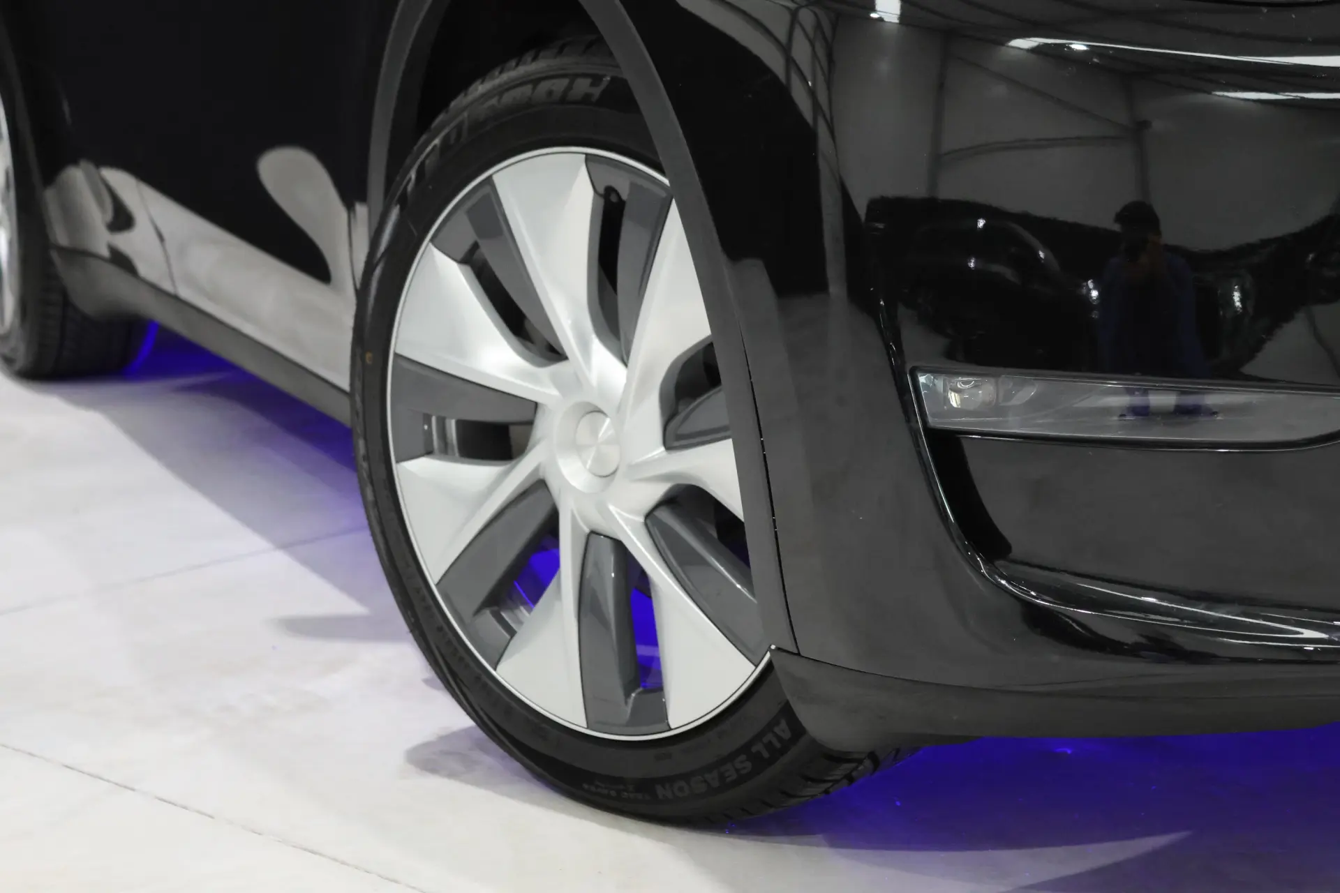 Tesla Model Y Long Range Dual Motor AWD 4