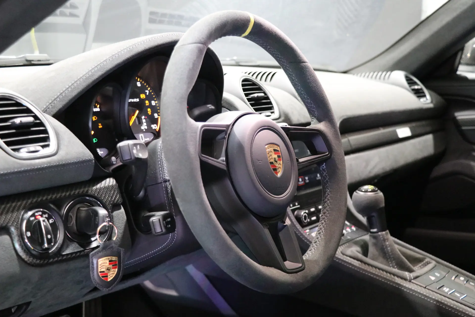Porsche 718 Cayman 22