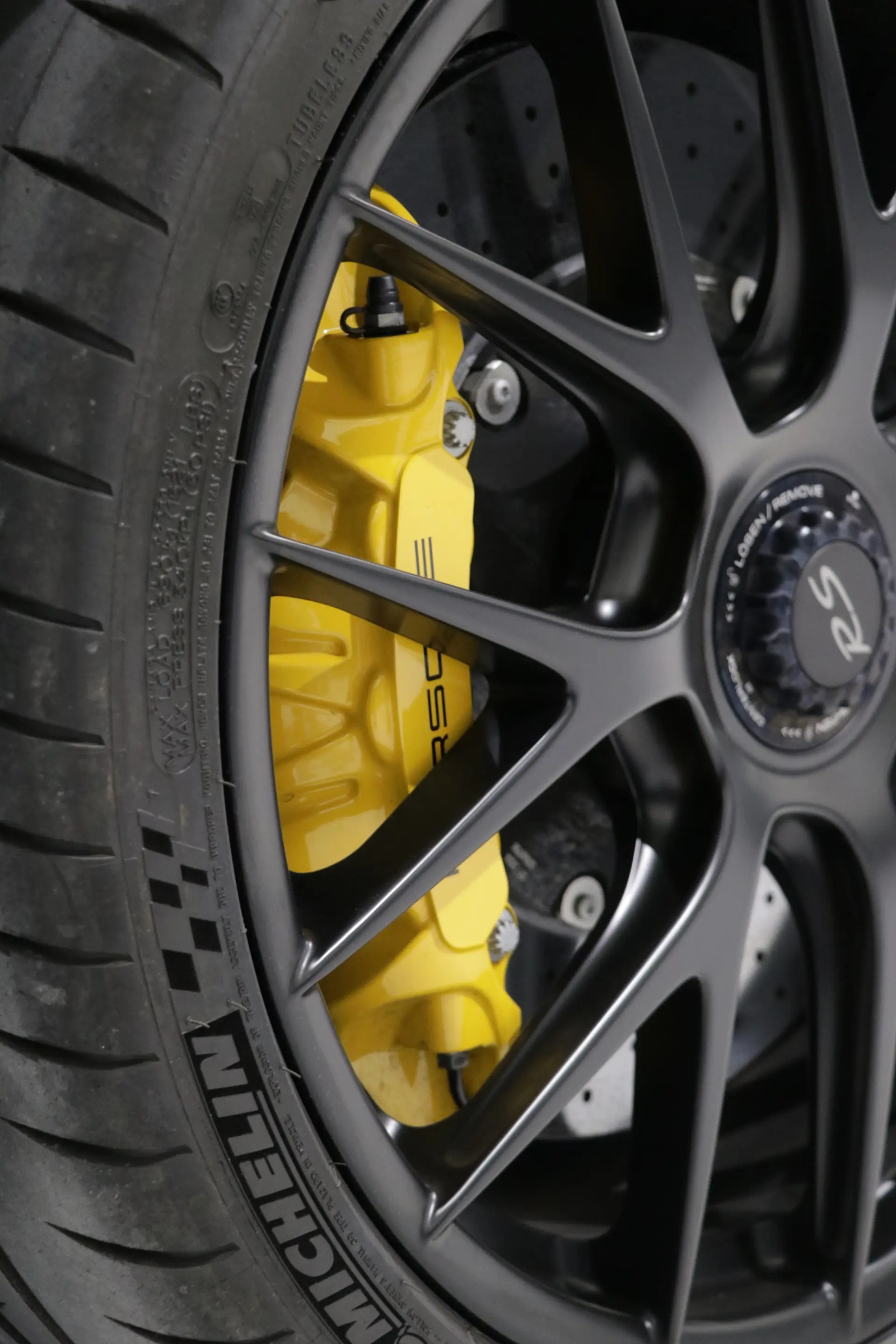 Porsche 718 Cayman 37