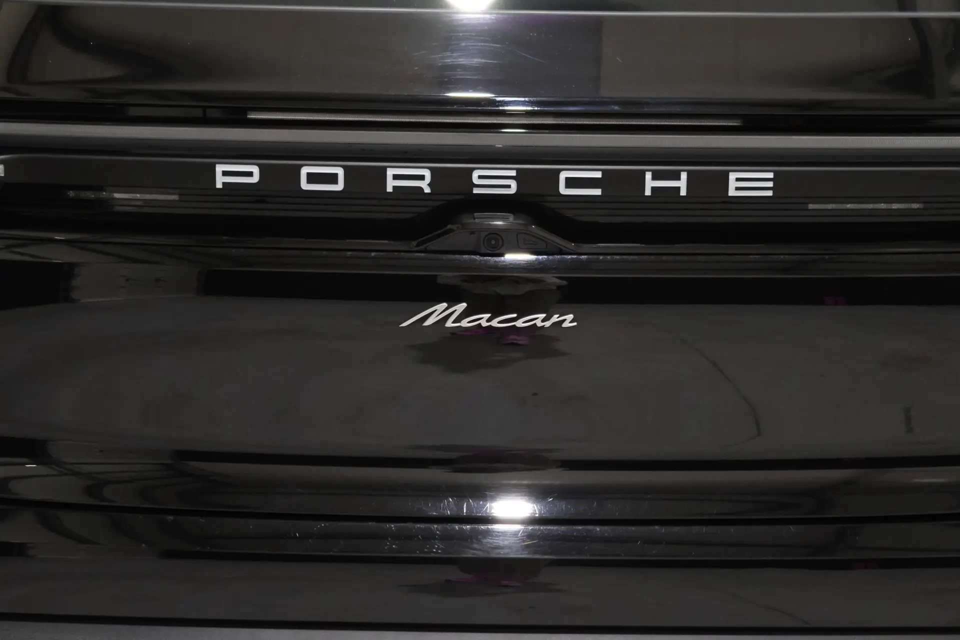 Porsche Macan Electric 11