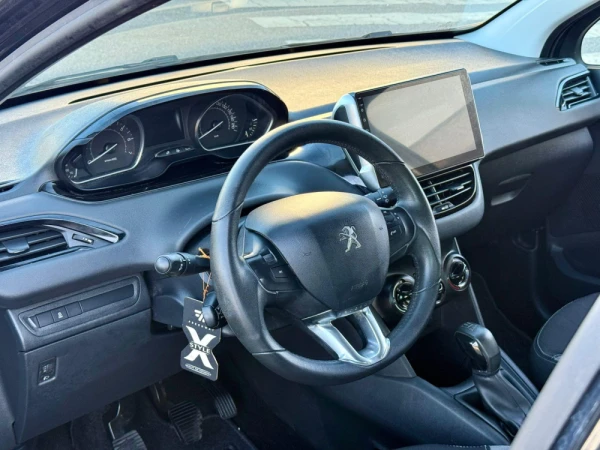 Peugeot 208 null 8