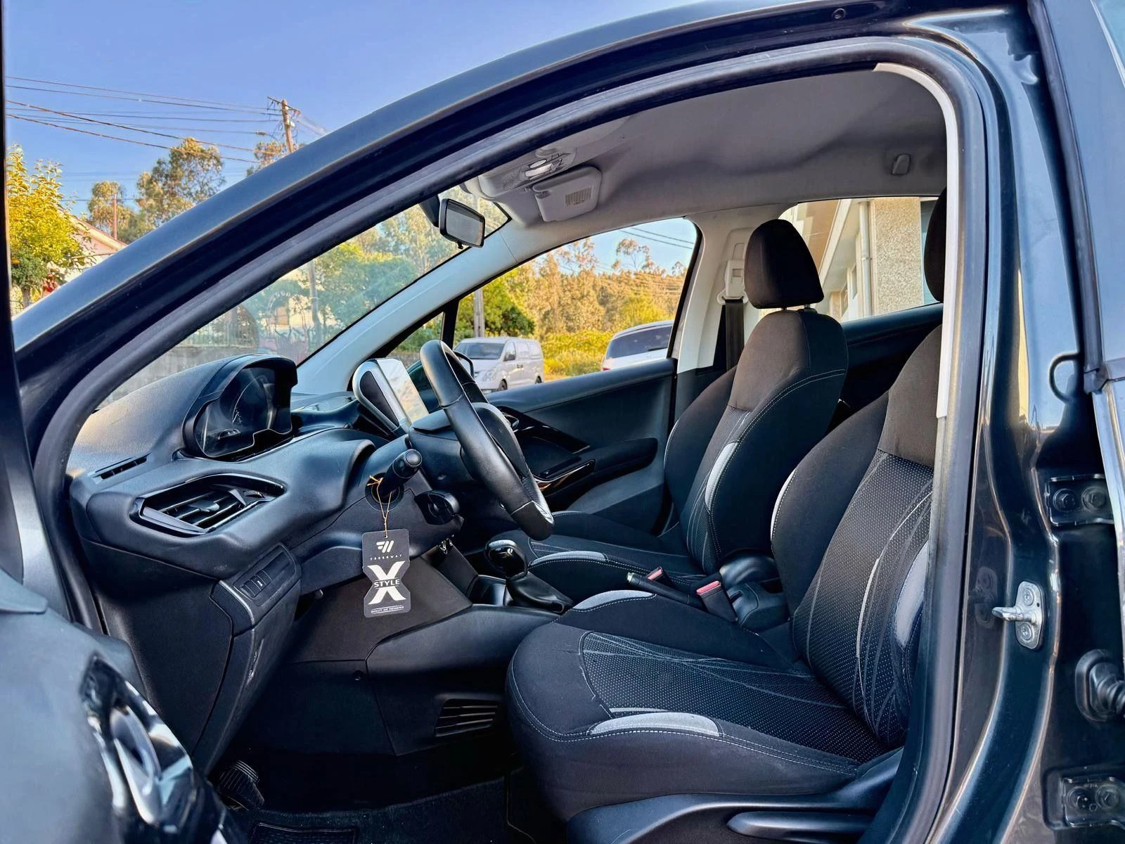 Peugeot 208 null 5