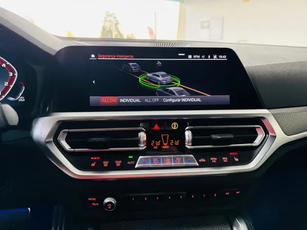 BMW M240i xDrive Auto 29