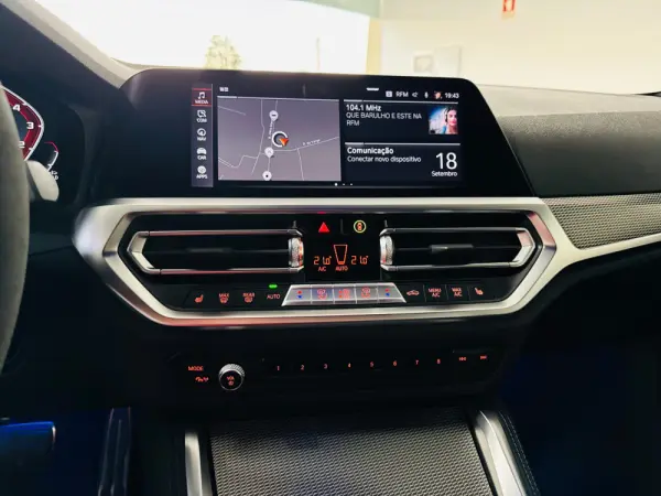 BMW M240i xDrive Auto 28