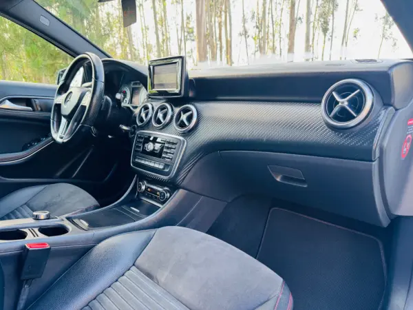 Mercedes-Benz A 180 CDI BE AMG Sport Aut. 33