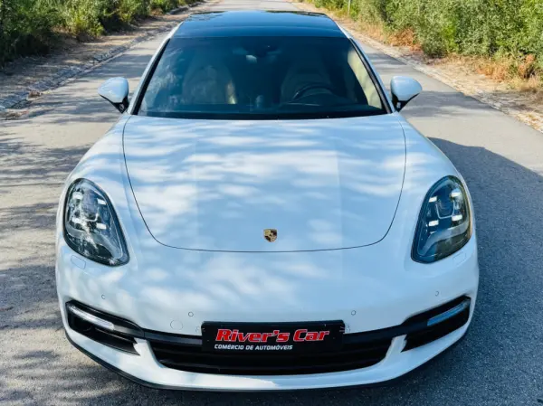 Porsche Panamera Sport Turismo 4 E-Hybrid 6
