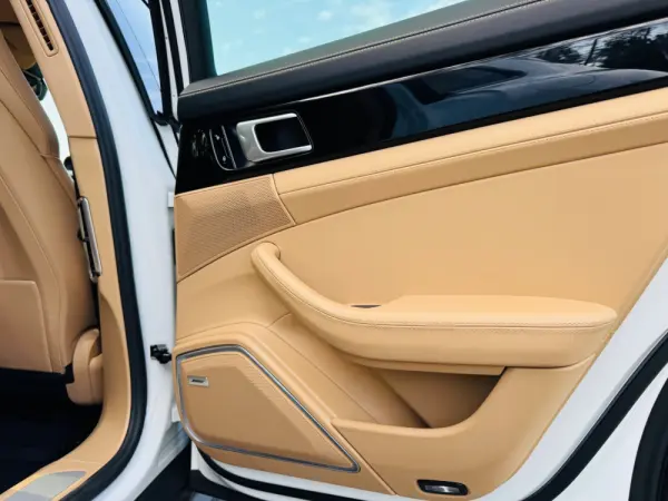 Porsche Panamera Sport Turismo 4 E-Hybrid 69