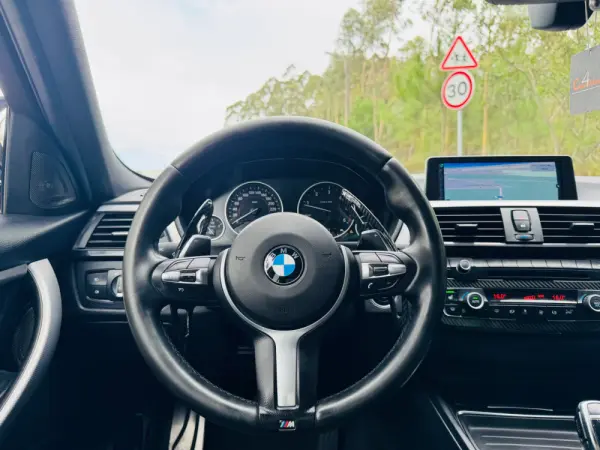 BMW 320 d Touring Auto Pack M 38