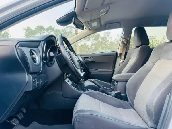 Toyota Auris Touring Sports 1.4 D-4D Comfort+Pack Techno+Pack Sport 19