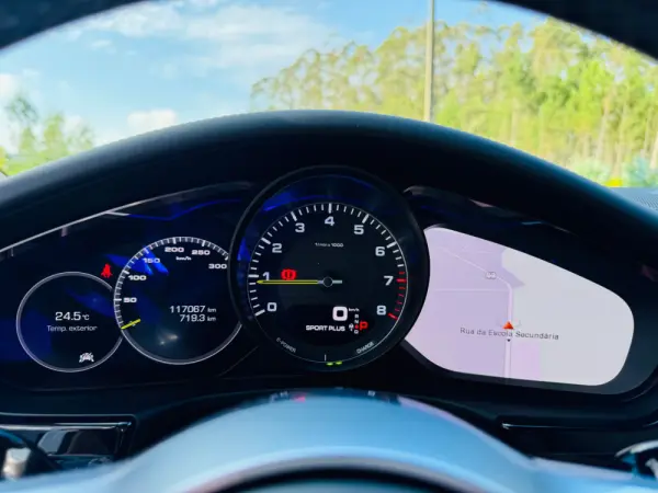 Porsche Panamera Sport Turismo 4 E-Hybrid 37