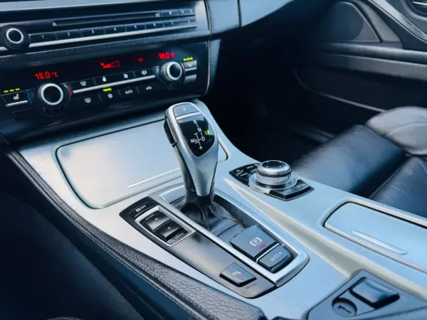 BMW 520 d Pack M Auto 33