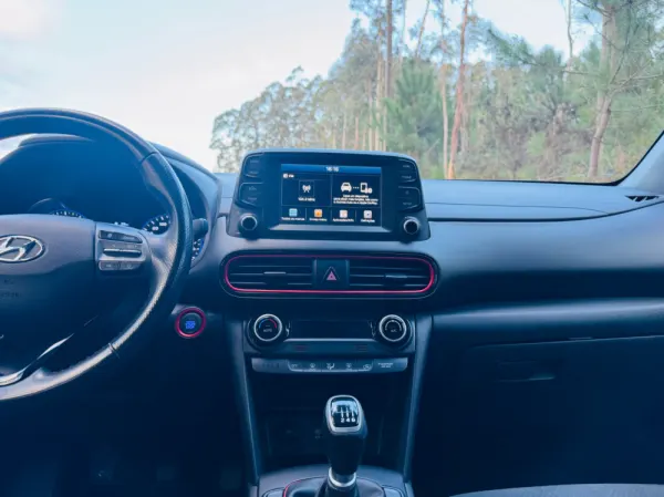 Hyundai Kauai 1.0 T-GDi Premium Pele/Tec.Vermelho 31