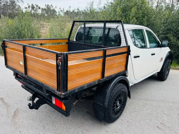 Mitsubishi L200 2.5 DI-D CD Intense AC/JLL 9