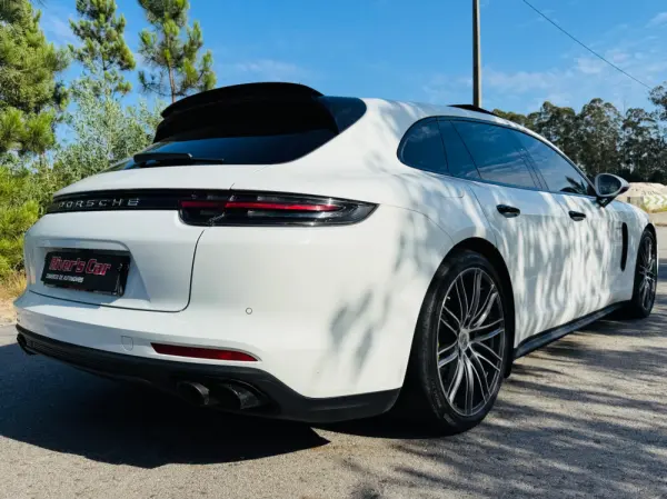 Porsche Panamera Sport Turismo 4 E-Hybrid 11