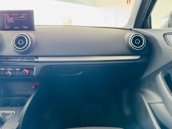 Audi A3 Limousine 2.0 TDI S-line 36