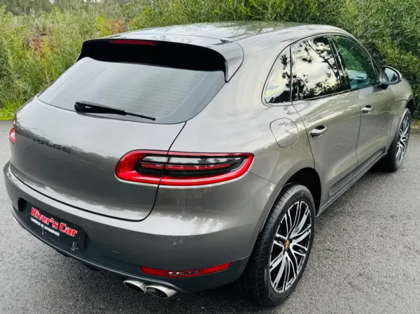 Porsche Macan S 11