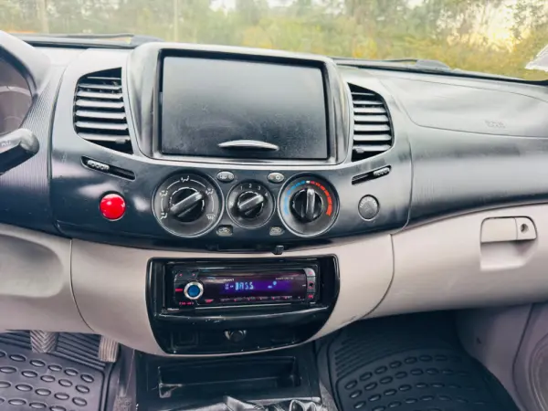 Mitsubishi L200 2.5 DI-D CD Intense AC/JLL 21