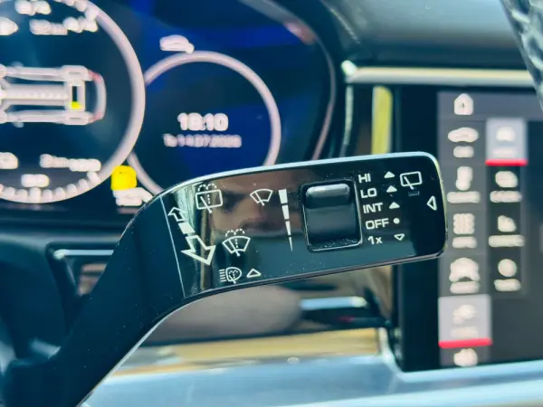 Porsche Panamera Sport Turismo 4 E-Hybrid 36