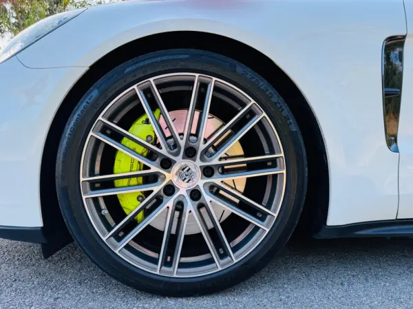 Porsche Panamera Sport Turismo 4 E-Hybrid 10