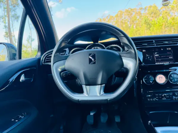 Citroen DS3 Cabrio 1.2 VTi So Chic 23