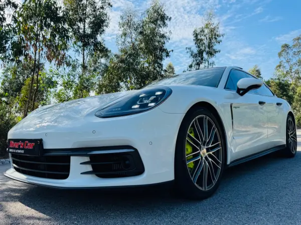 Porsche Panamera Sport Turismo 4 E-Hybrid 3