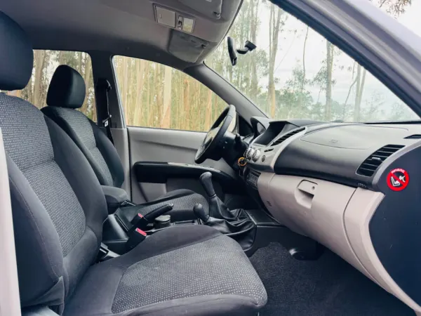 Mitsubishi L200 2.5 DI-D CD Invite AC CC 4WD 35