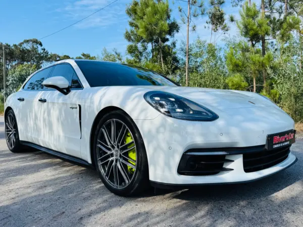 Porsche Panamera Sport Turismo 4 E-Hybrid 8