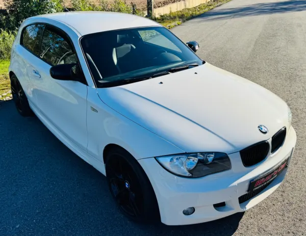 BMW 118 d Pack M 8