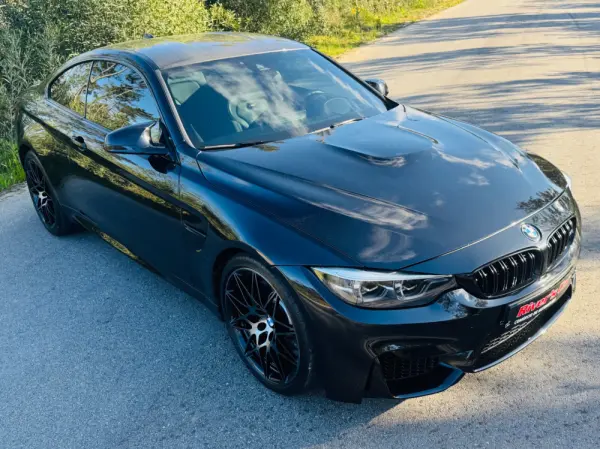 BMW M4 DKG Competition 8