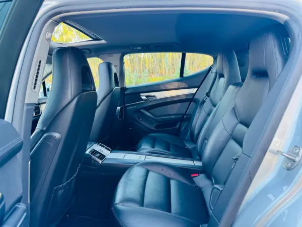 Porsche Panamera Platinum Edition 44