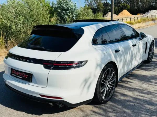 Porsche Panamera Sport Turismo 4 E-Hybrid 12