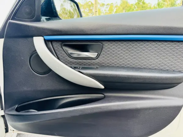 BMW 320 d Pack M Auto 34