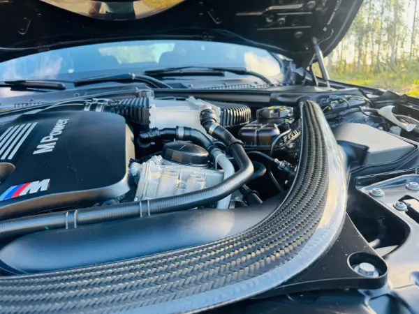 BMW M4 DKG Competition 48