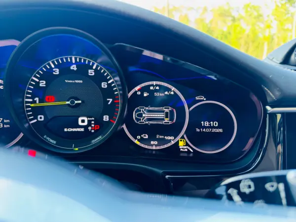 Porsche Panamera Sport Turismo 4 E-Hybrid 38