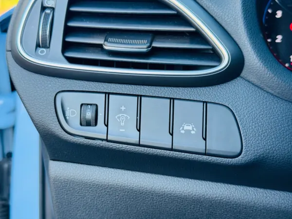 Hyundai i30 N 2.0 T-GDi Pack Performance 33